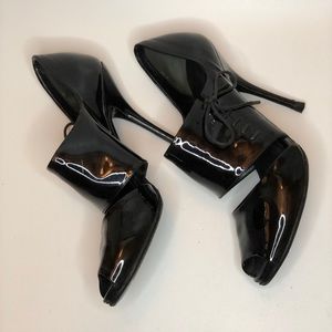 GUCCI | Black Patent Peep-Toe Lace-Up Stiletto
